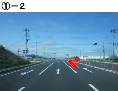 青色の標識が見えたら交差点を右折(南ふ頭方面へ)