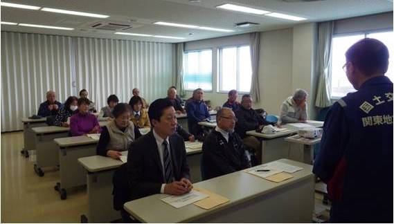 見学の様子①（茨城港出張所にて）
