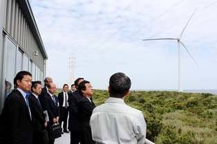 ウインド・パワーかみす第1・第2洋上風力発電所ご視察/img src=
