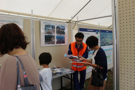 展示ブース内でのPR活動②